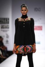 Model walks the ramp for Mynah_s Reynu Tandon at Wills Lifestyle India Fashion Week Autumn Winter 2012 Day 5 on 19th Feb 2012 (38).JPG